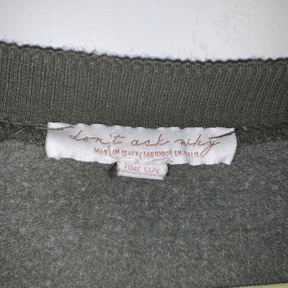 Top - Picture 2 of 2